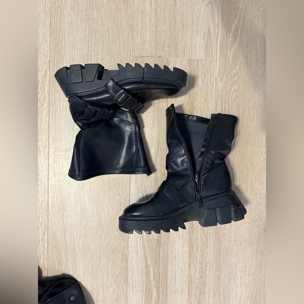 Black Women's Chunky COMBAT Boots - size 38 EU- pre loved